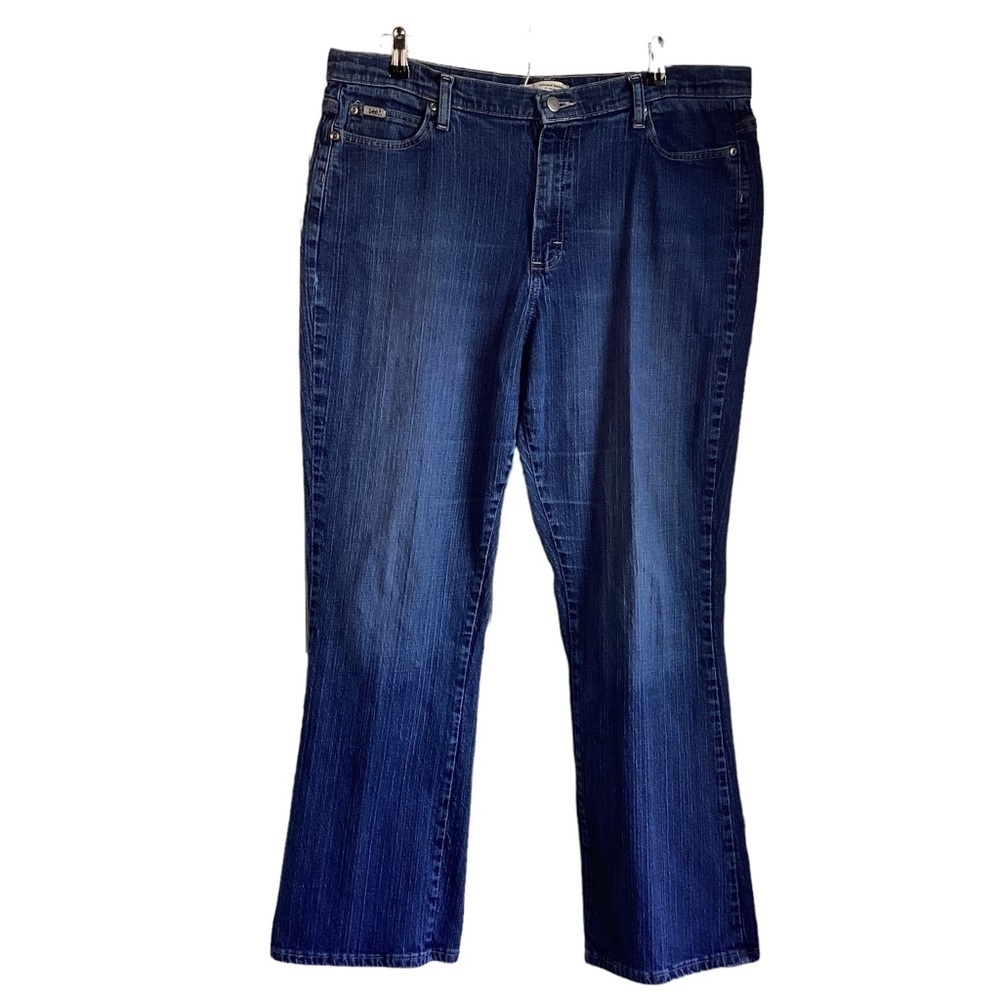 Lee Relaxed At The Waist Bootcut Women’s Denim Distressed Jeans.  Size 18M